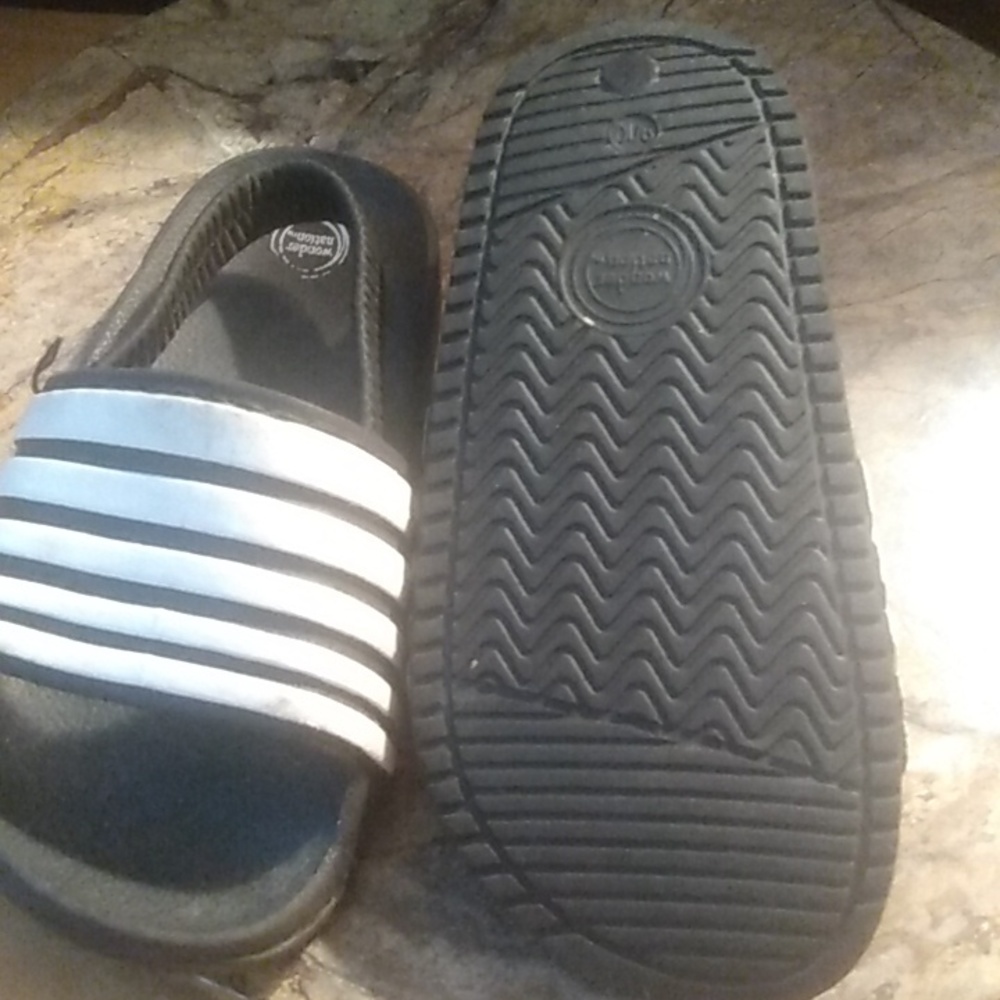 Wonder Nation sandals - Picture 2 of 2